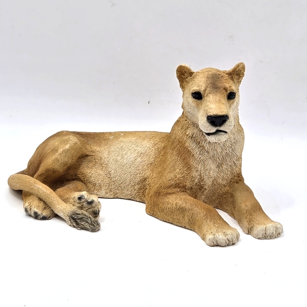 Vintage Castagna Lion Lioness Figure 1989 Original Made in Italy Realistic